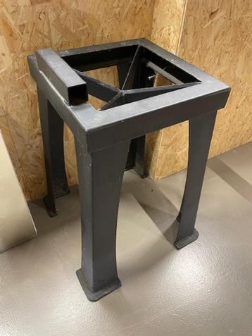 HARTWIJK HOUTKLOOF TAFEL.  -REK7 beschikbaar voor biedingen