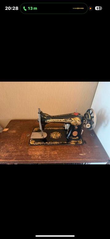 Antieke Singer Naaimachine beschikbaar voor biedingen