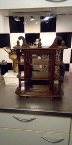 Vitrine wandkastje met glazen deurtjes, Ophalen