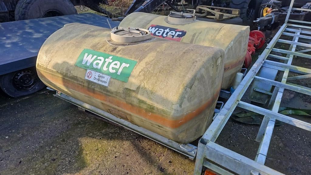 2x polystertanks, Ophalen