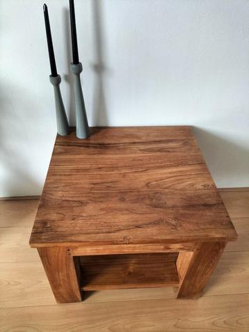 Salontafel / Bijzettafel eikenhout beschikbaar voor biedingen