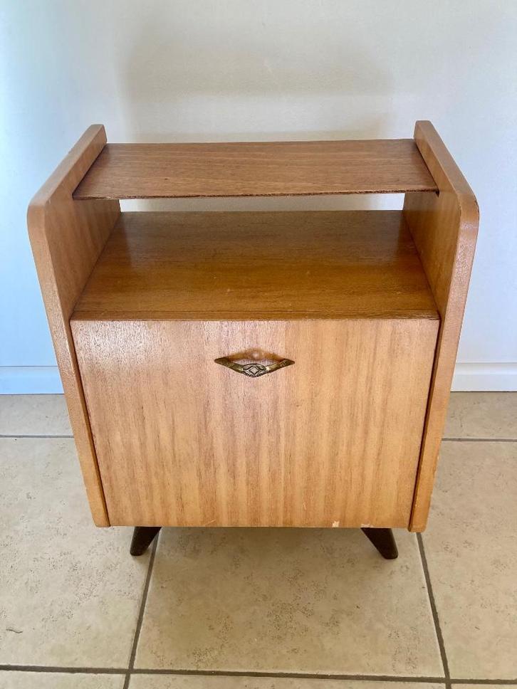 Vintage nachtkasje met klep gefineerd houten kastje hout, Huis en Inrichting, Slaapkamer | Nachtkastjes, Gebruikt, Minder dan 45 cm