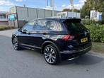 Volkswagen Tiguan 2.0 TSI 4Motion 220PK DSG R-Line•Pano•, Gebruikt, 1984 cc, 2500 kg, Zwart