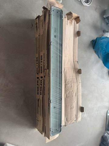 4 stuks Disano Forma LED 993 armatuur IP65– 2x 65W en 2x 71W beschikbaar voor biedingen