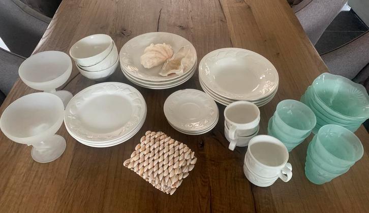 Servies schelpen zee strand look, Huis en Inrichting, Keuken | Servies, Bord(en), Overige stijlen, Porselein, Ophalen