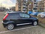 Ford Fiësta 1.6 16V 3DR 2006 Zwart, Auto's, Ford, Voorwielaandrijving, 1596 cc, 15 km/l, 40 €/maand