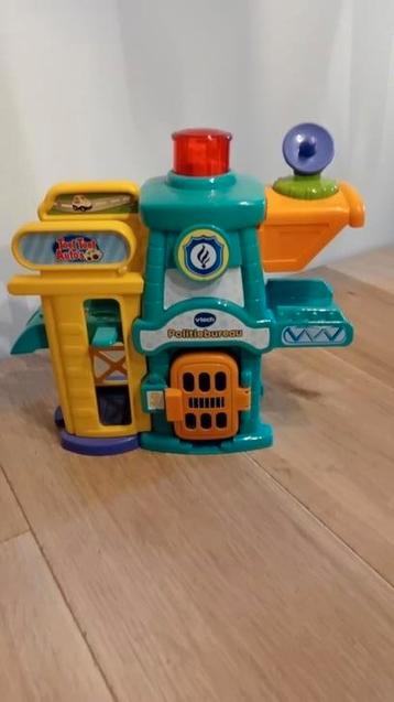 Vtech toet toet auto's  politiebureau   en uitbreidingsset beschikbaar voor biedingen