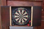 dartbord in kast, Sport en Fitness, Darts, Ophalen of Verzenden, Gebruikt, Dartbord met pijlen