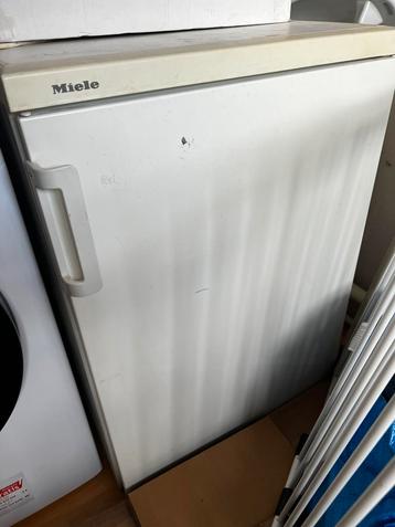 Miele koelkast wit, klein beschikbaar voor biedingen