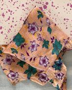 Sjaal satijn batik achtige print bloemen 🌺, Kleding | Dames, Mutsen, Sjaals en Handschoenen, Ophalen of Verzenden, Sjaal, Zo goed als nieuw
