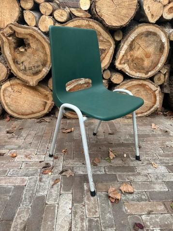 Vintage Kantinestoelen - partij van 90 beschikbaar voor biedingen
