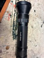 Fenix TK40 zaklamp met batterijen - Krachtige lichtbundel, Ophalen of Verzenden, Gebruikt, Batterij