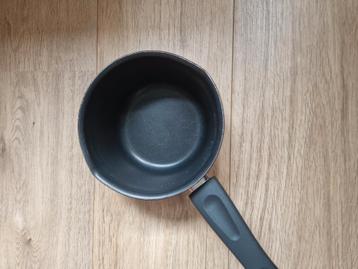 Handig formaat steelpannetje 1L alle bronnen beschikbaar voor biedingen