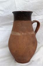 Antieke kruik, terracotta met bruin geglazuurde hals uit Hon, Ophalen