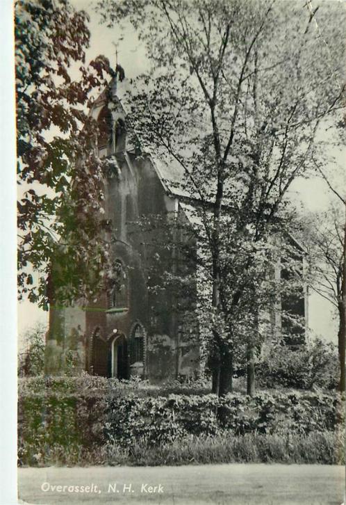 (388-483-017) Overasselt  NH Kerk, Verzamelen, Ansichtkaarten | Nederland, Gelderland, Verzenden