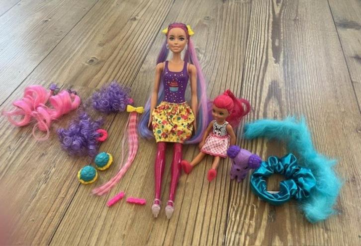 Barbie Color Reveal Glitter Hair Swaps met zusje, Kinderen en Baby's, Speelgoed | Poppen, Zo goed als nieuw, Barbie, Ophalen of Verzenden