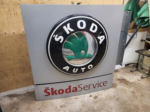 Dubbelzijdige (120x120) Skoda reclame lichtbak/lichtreclame., Verzamelen, Merken en Reclamevoorwerpen, Zo goed als nieuw, Lichtbak of (neon) lamp