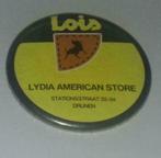 Button Lois( Lydia Drunen), Verzamelen, Speldjes, Pins en Buttons, Ophalen of Verzenden, Zo goed als nieuw, Merk, Button