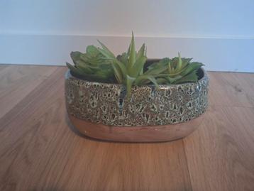 Kunstplantjes in potje  beschikbaar voor biedingen