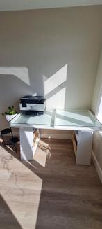 Ikea bureau met glasplaat, Huis en Inrichting, Bureaus, Ophalen, Gebruikt