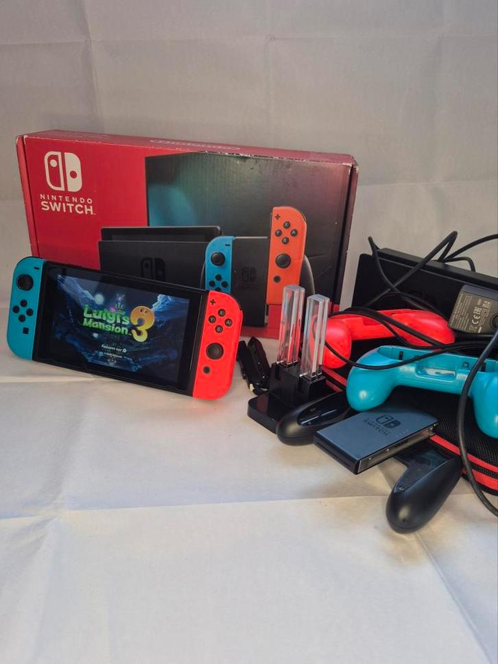 Nintendo Switch Neon Blue & Red in Doos + Luigi Mansion #A42, Spelcomputers en Games, Spelcomputers | Nintendo Switch, Gebruikt