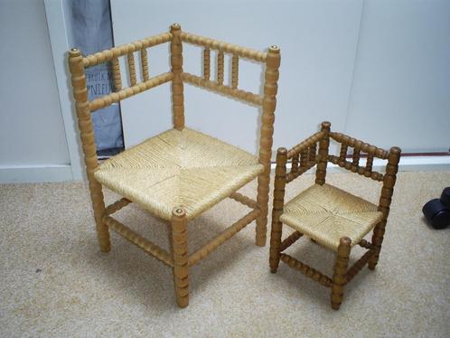 Kleine poppenstoeltjes 2 stuks, Huis en Inrichting, Stoelen, Zo goed als nieuw, Twee, Hout, Overige materialen, Overige kleuren