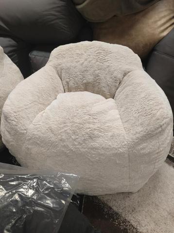 Comfortabele zitzak met schuimvulling showroom model beschikbaar voor biedingen