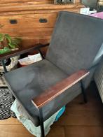 Grijze fauteuil met houten armleuningen, Huis en Inrichting, Stoelen, Ophalen, Gebruikt, Hout, Eén