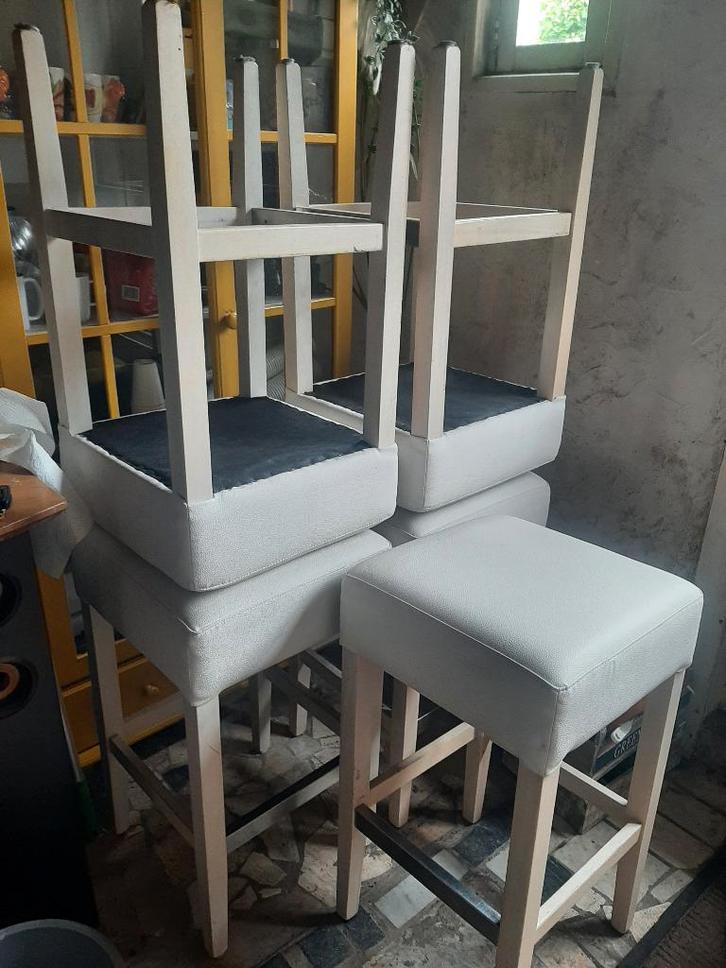 6 mooie skai wit leren barkrukken, Huis en Inrichting, Barkrukken, Zo goed als nieuw, 60 tot 90 cm, Leer, Metaal, 5 krukken of meer