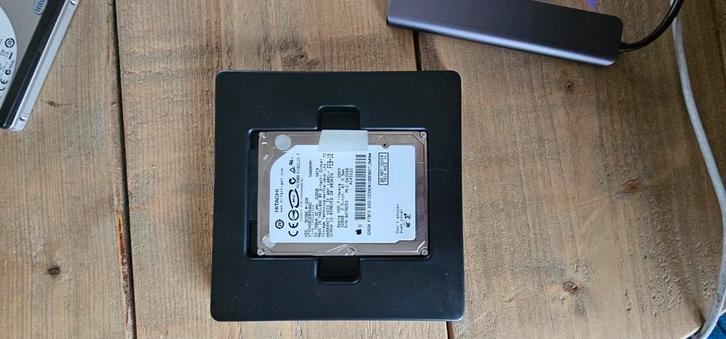 Hitachi 320GB 2.5" SATA harde schijf – origineel Apple model, Computers en Software, Harde schijven, Zo goed als nieuw, Laptop