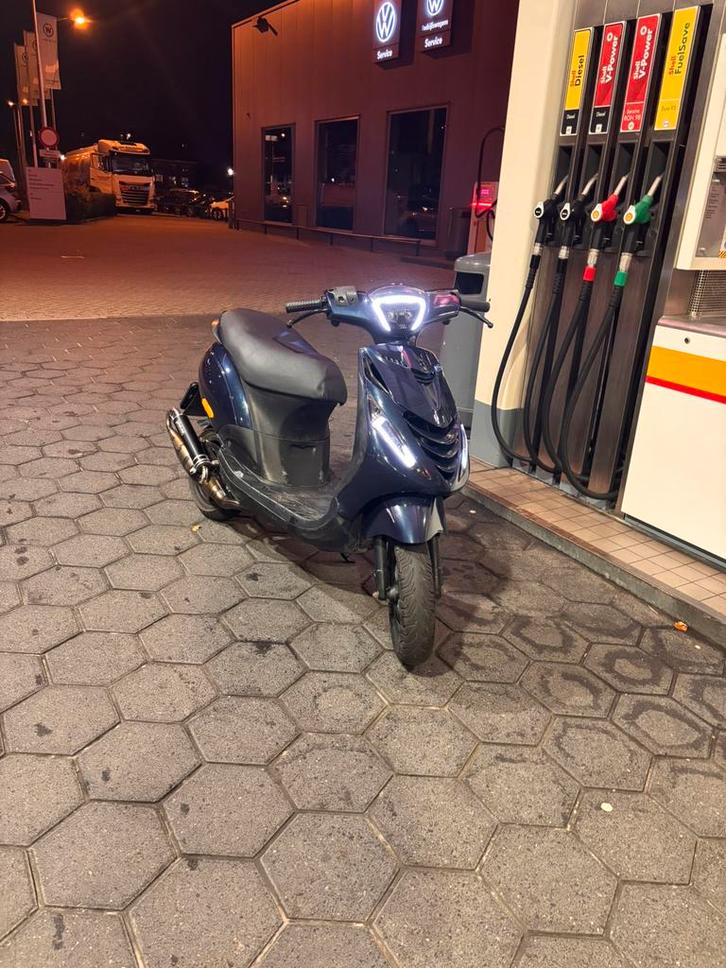 Piggio zip 70cc stage 6, Fietsen en Brommers, Scooters | Piaggio, Zo goed als nieuw, Zip, Maximaal 45 km/u, Tweetakt, Ophalen of Verzenden