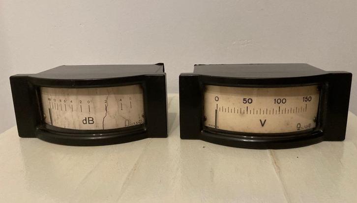 Vintage voltmeter en decibelmeter in bakeliet, Antiek en Kunst, Antiek | Gereedschap en Instrumenten, Ophalen of Verzenden