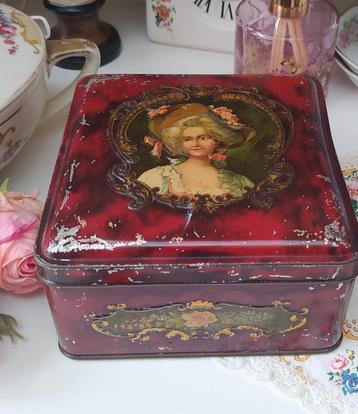 Brocante blik Victoriaanse dame beschikbaar voor biedingen