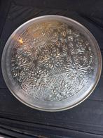 Zilveren decoratieve schaal met bloemmotief, Overige materialen, Gebruikt, Schaal, Rond