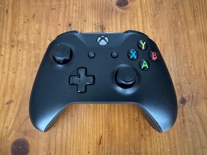 Xbox One Controller met vervangen joysticks, Spelcomputers en Games, Spelcomputers | Xbox | Accessoires, Gebruikt, Xbox One, Controller