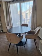 Eettafel met 4 stoelen - Moderne Stijl, Huis en Inrichting, Complete eetkamers, Ophalen of Verzenden, Zo goed als nieuw, Modern