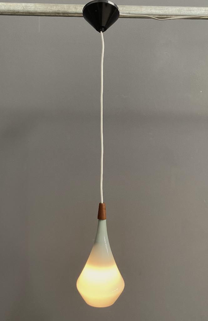 60 jaren teardrop Holmegaard Hang lamp grijs glas teak dopje, Huis en Inrichting, Lampen | Hanglampen, Gebruikt, Minder dan 50 cm