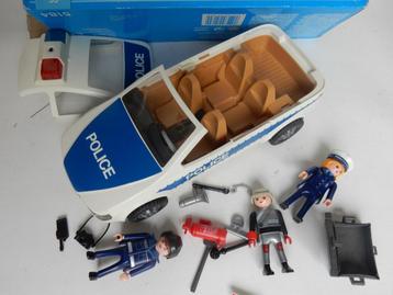 5184 Politiepatrouille met doos beschikbaar voor biedingen