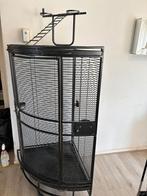 Grote hoek vogelkooi met stelletje, Dieren en Toebehoren, Ophalen, Zo goed als nieuw, Metaal, Vogelkooi
