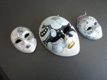Venetiaanse maskers zeer decoratief van keramiek beschikbaar voor biedingen