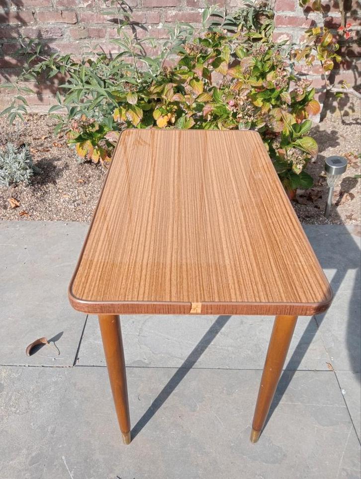 Mid century, moderne bijzettafeltje/tafel met schuine poten., Huis en Inrichting, Tafels | Bijzettafels, Zo goed als nieuw, Rechthoekig