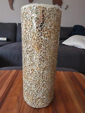Vaas van Zara Home met goudkleurig mozaïek (h30 cm, d11 cm) beschikbaar voor biedingen