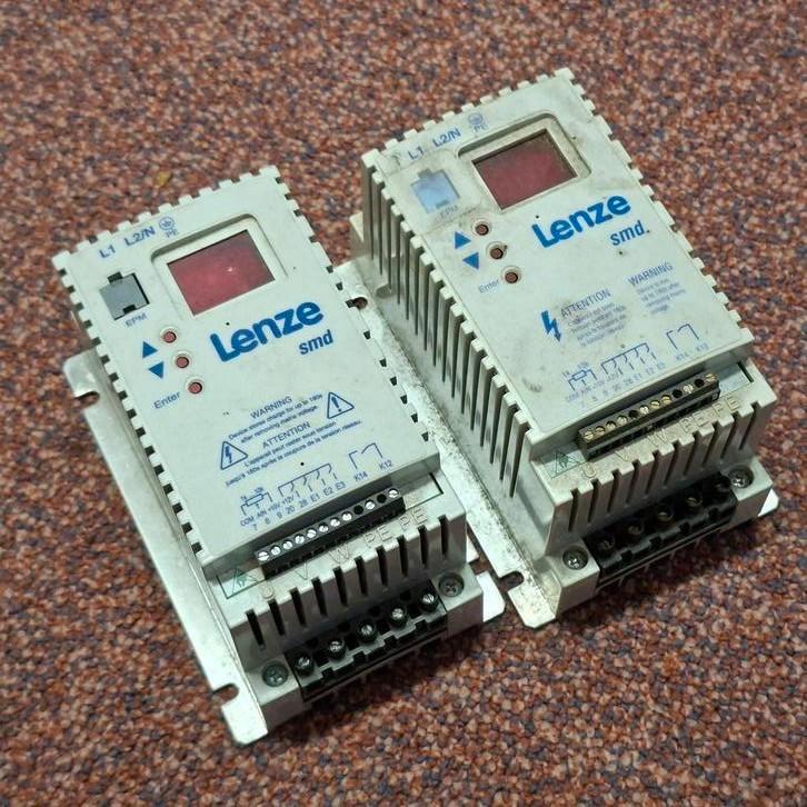 ✅️ Lenze SMD frequentieregelaar (1x 250W en 1x 360W), Doe-het-zelf en Verbouw, Elektra en Kabels, Gebruikt, Overige typen, Ophalen of Verzenden