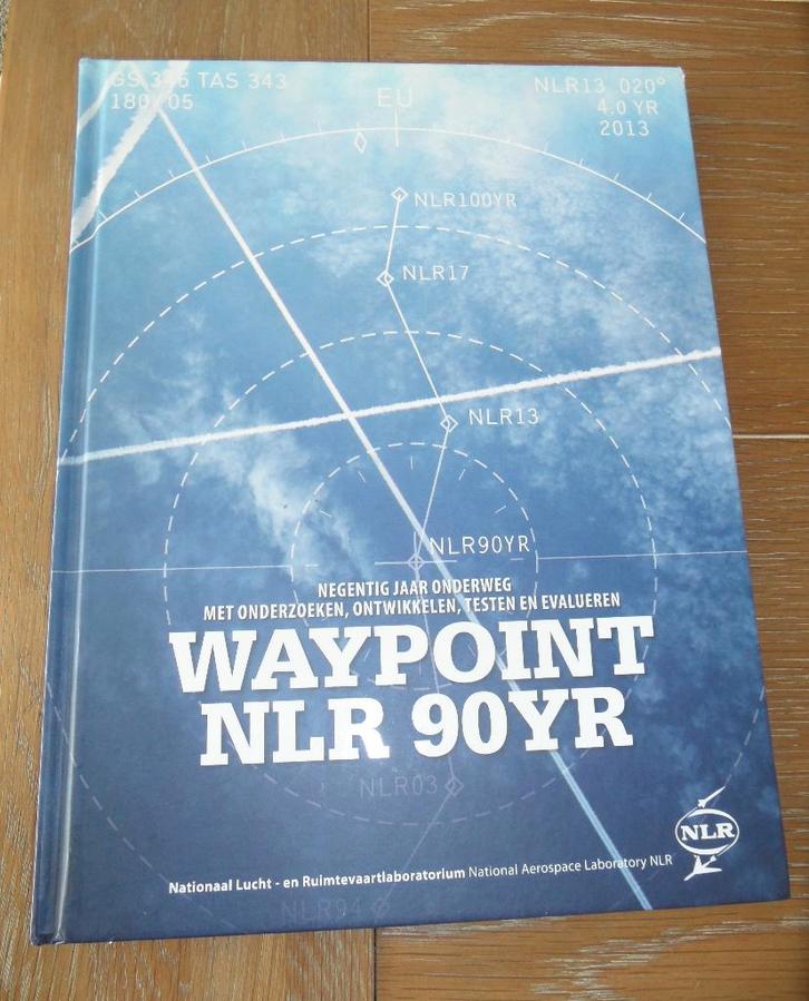 In nieuwstaat: WAYPOINT NLR 90YR, Boeken, Techniek, Zo goed als nieuw, Overige onderwerpen, Ophalen of Verzenden
