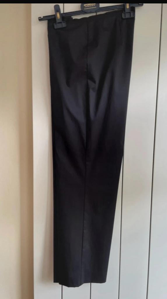 Luxe zwarte pantalon Marc Cain maat 40, Kleding | Dames, Broeken en Pantalons, Zo goed als nieuw, Maat 38/40 (M), Zwart, Lang