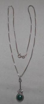 Zilveren ketting met vintage hanger met malachiet nr.1633, Met hanger, Verzenden, Zo goed als nieuw, Zilver