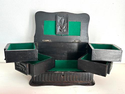 Antieke houtsnijwerk sieradenkist  Zwarte Woud, Antiek en Kunst, Curiosa en Brocante, Ophalen