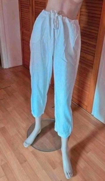 
Nieuwe hagelwitte broek maat S/M. Lengte 63 cm beschikbaar voor biedingen