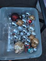 Doosje vol met kerstballen + piek!, Diversen, Kerst, Ophalen of Verzenden, Zo goed als nieuw