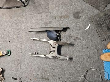 Ktm duke 125 250 390 achterbrug beschikbaar voor biedingen